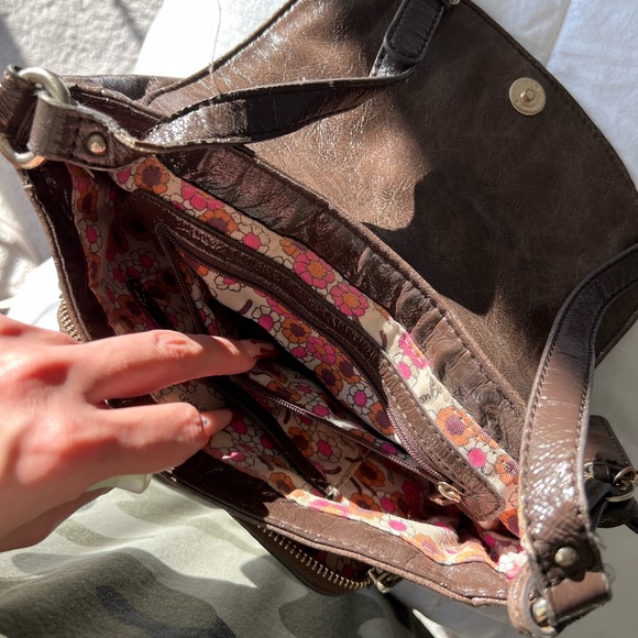 GUESS brown crossbody bag - Picture 4 of 8